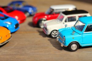 色とりどりの車